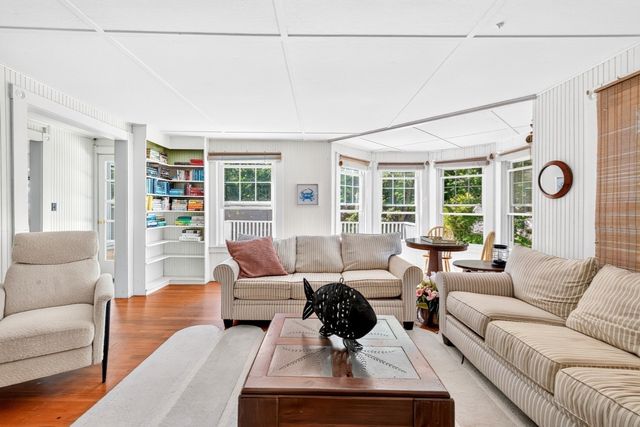 34 Pequossett Ave, Falmouth, MA 02556