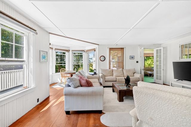 34 Pequossett Ave, Falmouth, MA 02556