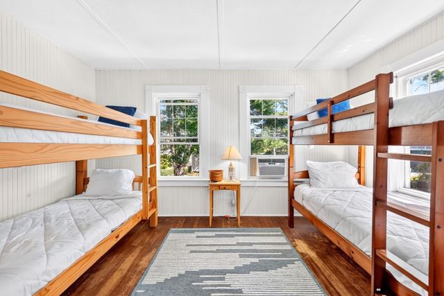 34 Pequossett Ave, Falmouth, MA 02556