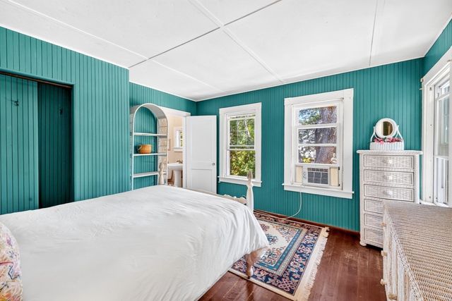 34 Pequossett Ave, Falmouth, MA 02556