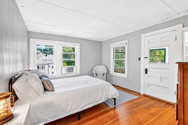 34 Pequossett Ave, Falmouth, MA 02556