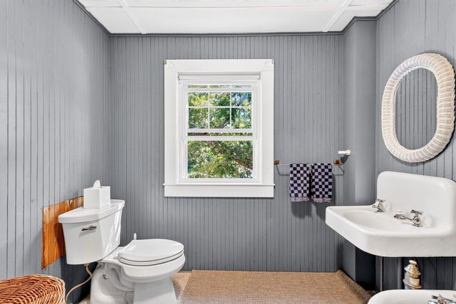 34 Pequossett Ave, Falmouth, MA 02556