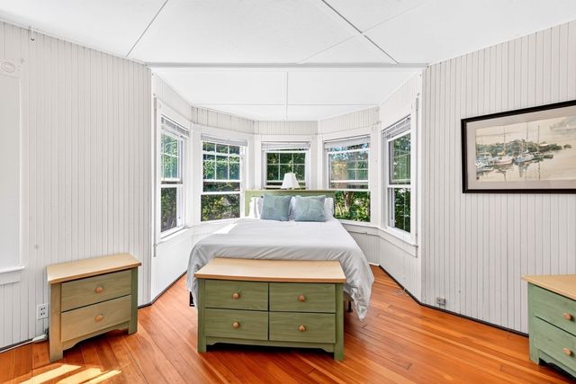 34 Pequossett Ave, Falmouth, MA 02556
