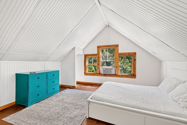 34 Pequossett Ave, Falmouth, MA 02556