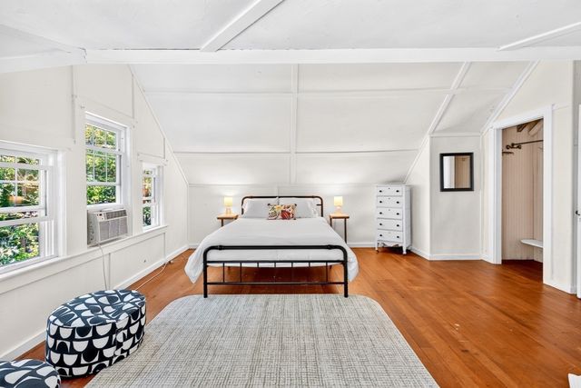 34 Pequossett Ave, Falmouth, MA 02556