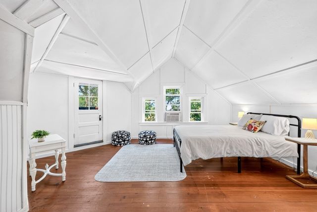 34 Pequossett Ave, Falmouth, MA 02556