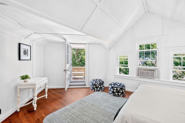 34 Pequossett Ave, Falmouth, MA 02556