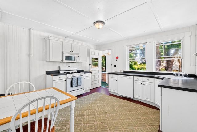 34 Pequossett Ave, Falmouth, MA 02556