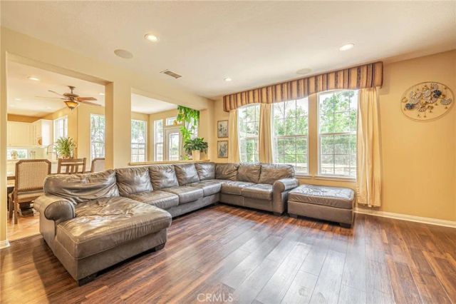 574 Oak Tree Court, Simi Valley, CA 93065
