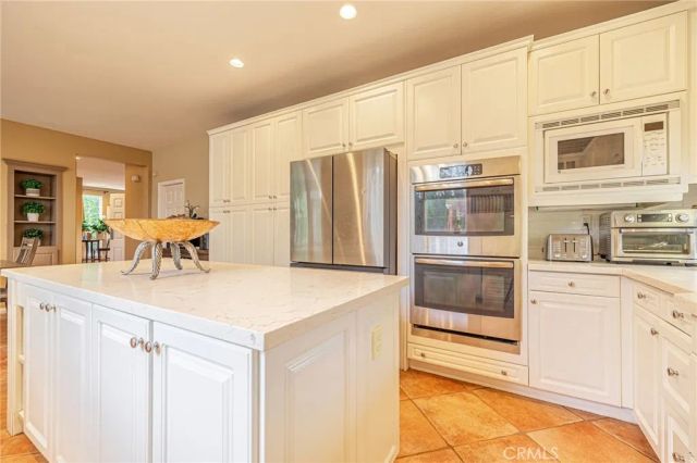 574 Oak Tree Court, Simi Valley, CA 93065