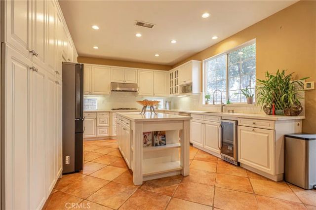 574 Oak Tree Court, Simi Valley, CA 93065