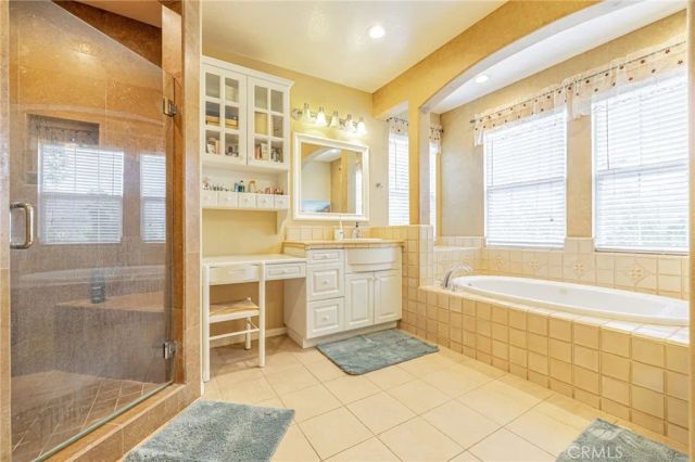574 Oak Tree Court, Simi Valley, CA 93065