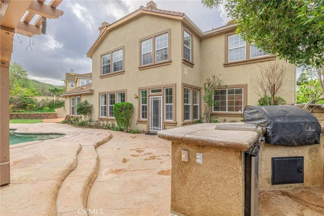 574 Oak Tree Court, Simi Valley, CA 93065
