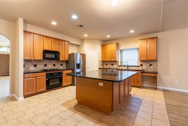 7220 Petersburg Drive, Plano, TX 75074