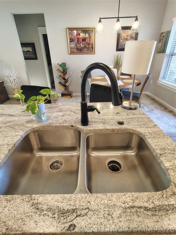 306 N Frisco Street, Catoosa, OK 74015