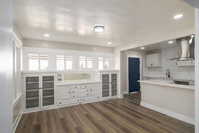 4444 E Iowa Avenue, Fresno, CA 93702