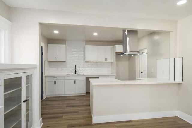 4444 E Iowa Avenue, Fresno, CA 93702