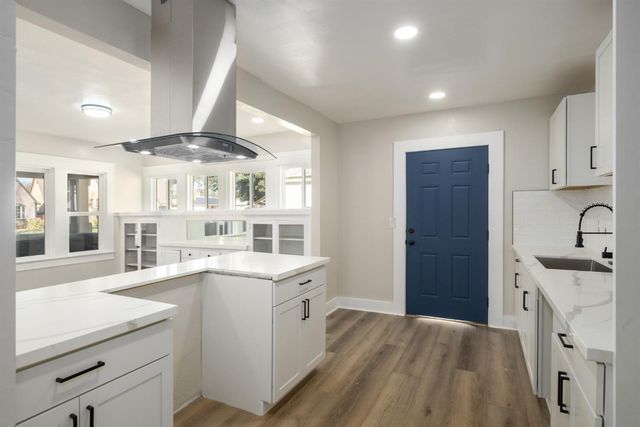 4444 E Iowa Avenue, Fresno, CA 93702