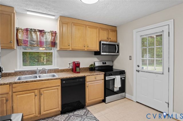 2433 Osborne Rd, Chester, VA 23831
