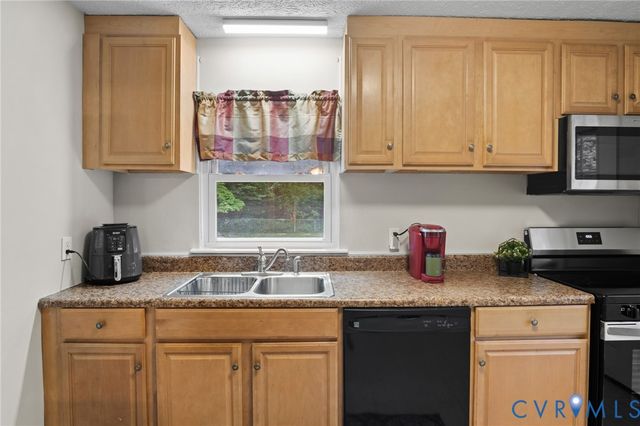 2433 Osborne Rd, Chester, VA 23831