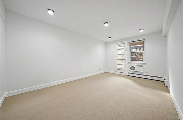 25 Chapel Place 1H, Great Neck, NY 11021