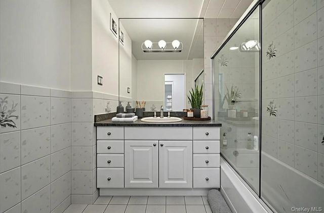 25 Chapel Place 1H, Great Neck, NY 11021