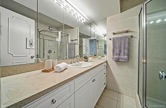 25 Chapel Place 1H, Great Neck, NY 11021