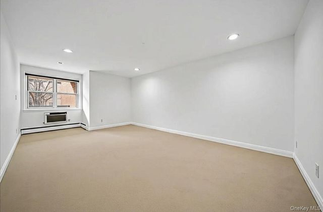 25 Chapel Place 1H, Great Neck, NY 11021