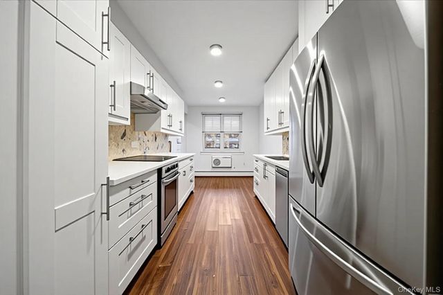 25 Chapel Place 1H, Great Neck, NY 11021