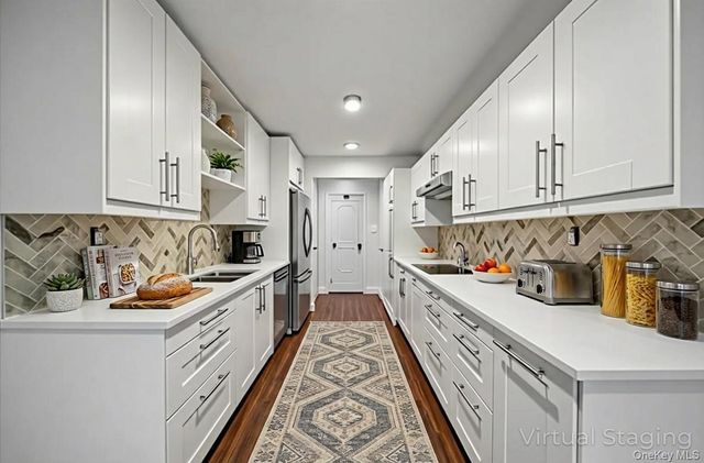 25 Chapel Place 1H, Great Neck, NY 11021