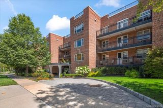 25 Chapel Place 1H, Great Neck, NY 11021