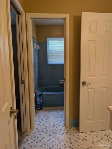 4135 Lynn Ora Dr, Pensacola, FL 32504