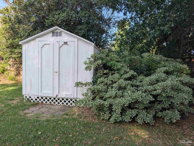 4135 Lynn Ora Dr, Pensacola, FL 32504
