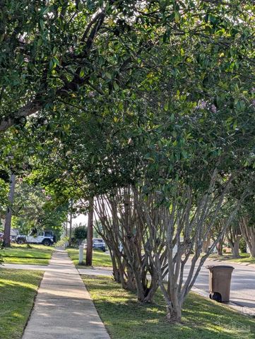 4135 Lynn Ora Dr, Pensacola, FL 32504