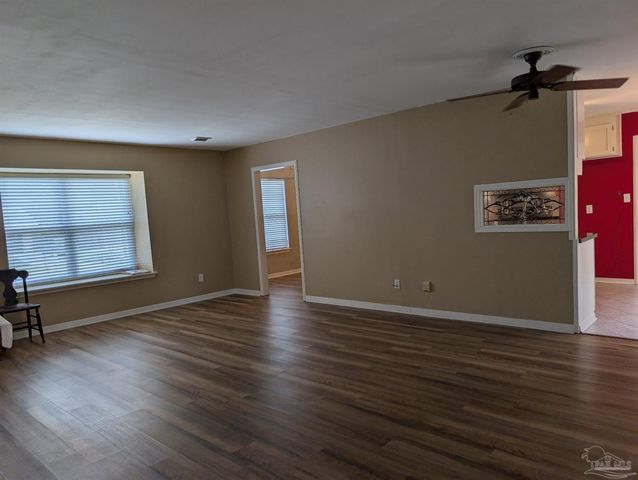 4135 Lynn Ora Dr, Pensacola, FL 32504