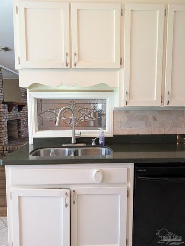 4135 Lynn Ora Dr, Pensacola, FL 32504