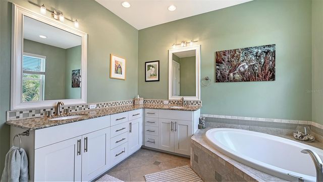 5201 AVENIDA DEL MARE, Sarasota, FL 34242