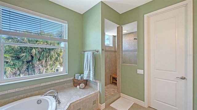 5201 AVENIDA DEL MARE, Sarasota, FL 34242