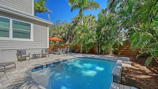 5201 AVENIDA DEL MARE, Sarasota, FL 34242