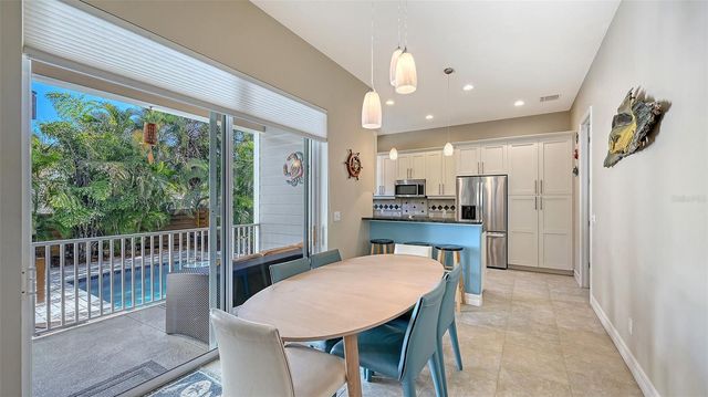 5201 AVENIDA DEL MARE, Sarasota, FL 34242