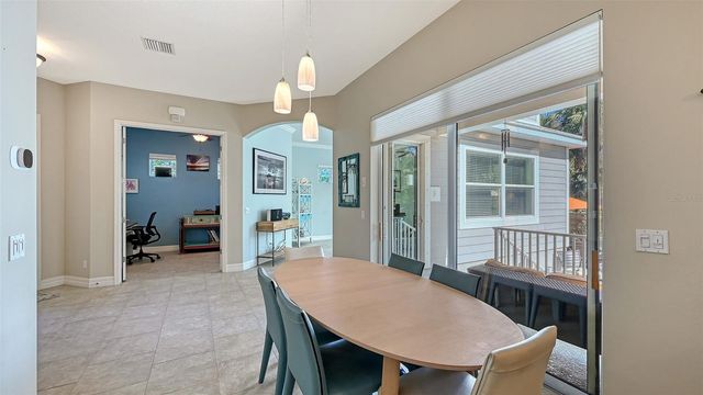 5201 AVENIDA DEL MARE, Sarasota, FL 34242