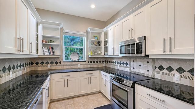 5201 AVENIDA DEL MARE, Sarasota, FL 34242