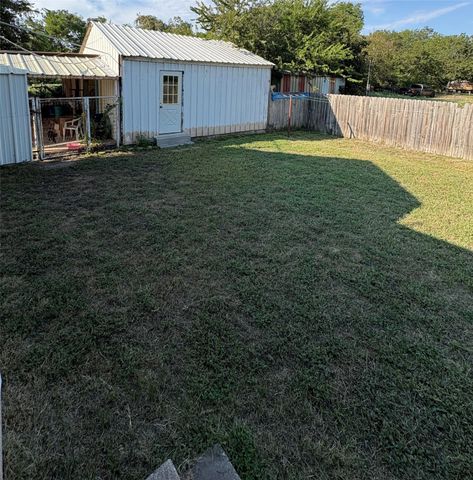 407 N Lane Street, Decatur, TX 76234