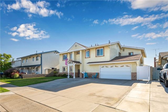 10211 Aqueduct Drive, Cypress, CA 90630