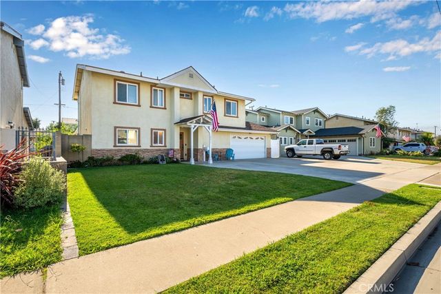 10211 Aqueduct Drive, Cypress, CA 90630
