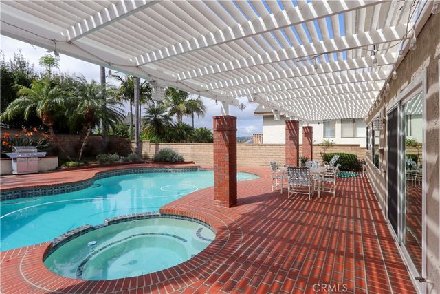 25521 Creek Drive, Laguna Hills, CA 92653