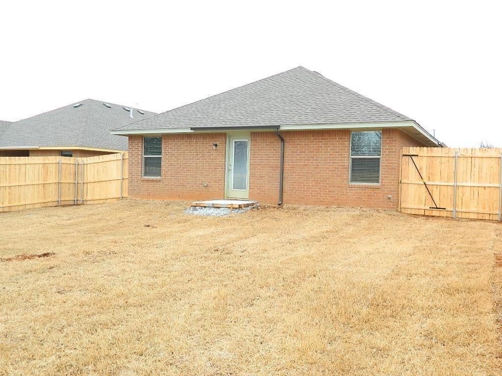 206 Saint Charles Way, Midwest City, OK 73130