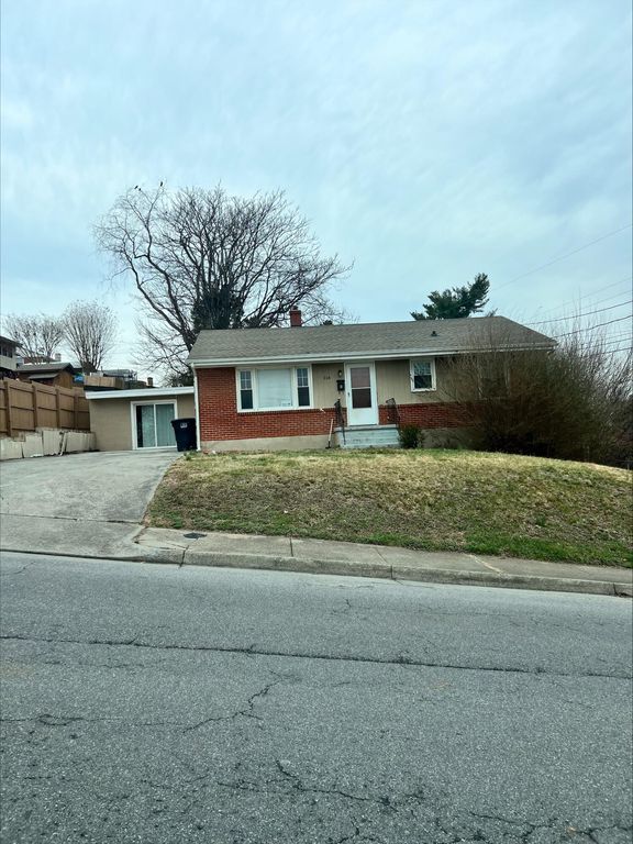 314 Frontier RD, Roanoke, VA 24012