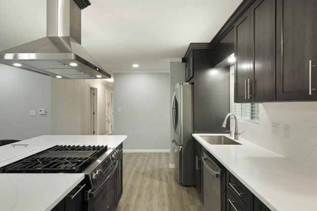 1207 S Crescent Ave, Lodi, CA 95240