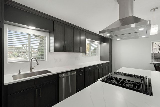 1207 S Crescent Ave, Lodi, CA 95240